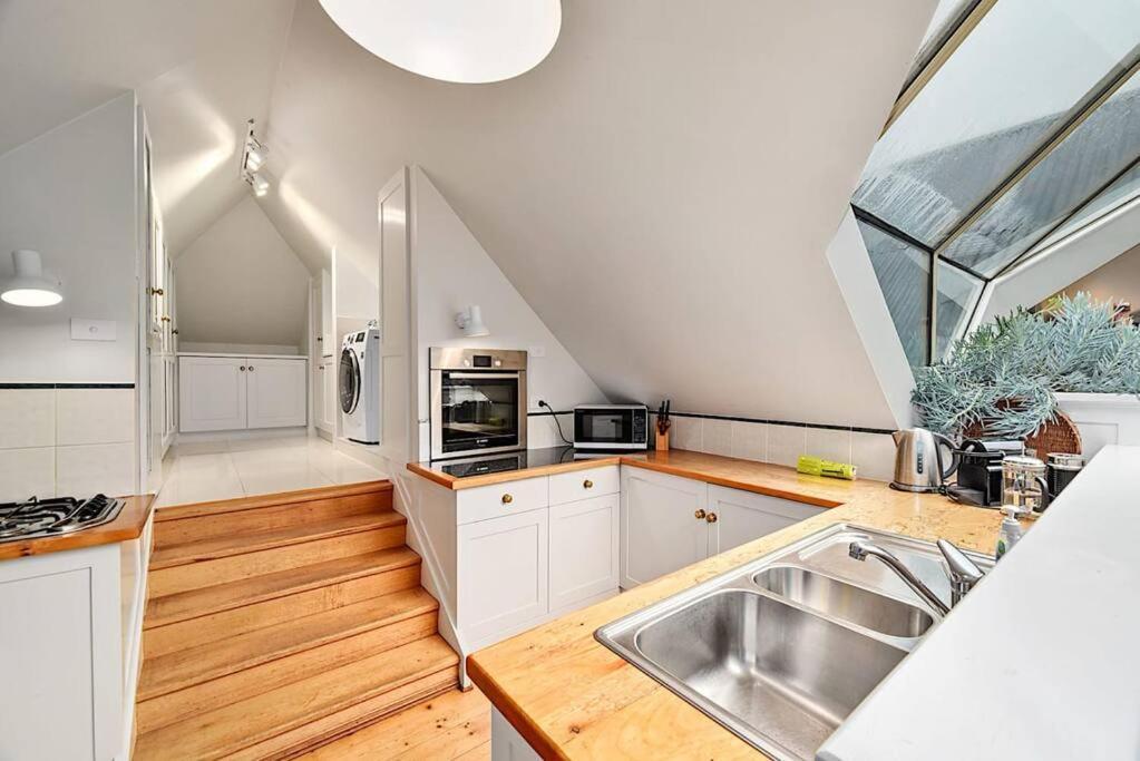 Blackwood Tree Cottage - Heritage Listed Property - Evandale! Extérieur photo