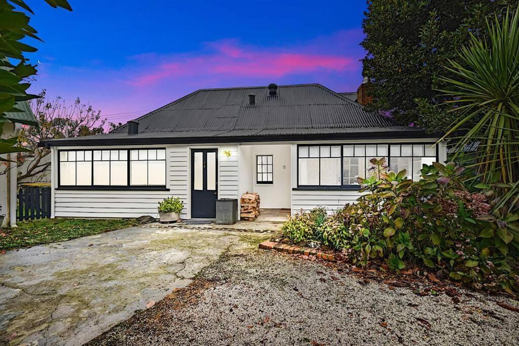 Blackwood Tree Cottage - Heritage Listed Property - Evandale! Extérieur photo