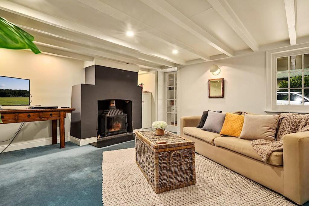 Blackwood Tree Cottage - Heritage Listed Property - Evandale! Extérieur photo